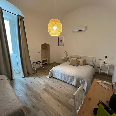 Bona Sforza باري